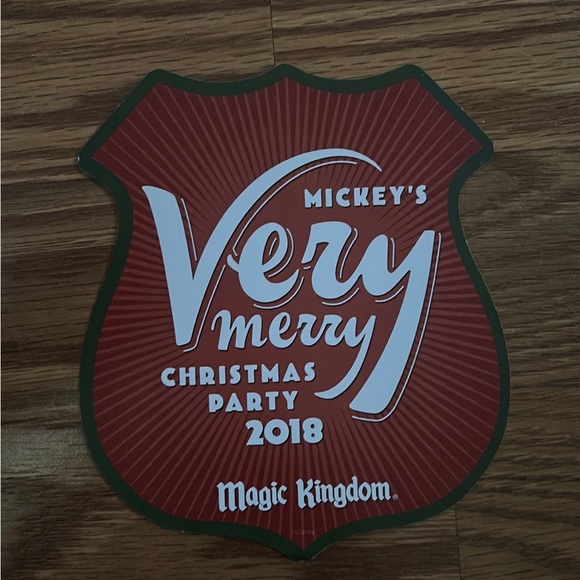 2018 Walt Disney World MVMCP Exclusive Zooptopia Nick Wilde and Judy Hopps Badge - Picture 2 of 2